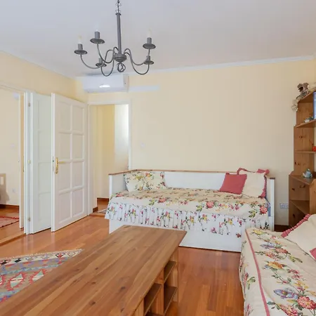 Sello Villa *